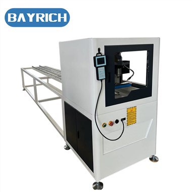 Jakohihnan reiän ja uran valmistuskone